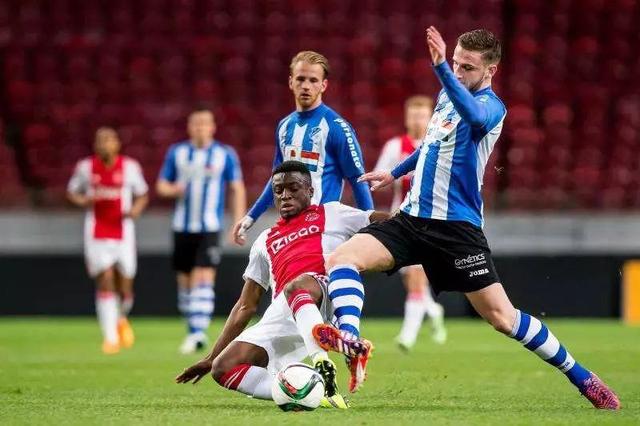 莱万以力与 莱万以力与