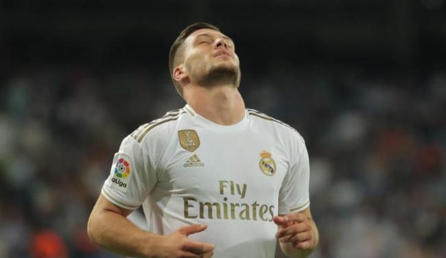 球队阵容趋 球队阵容趋